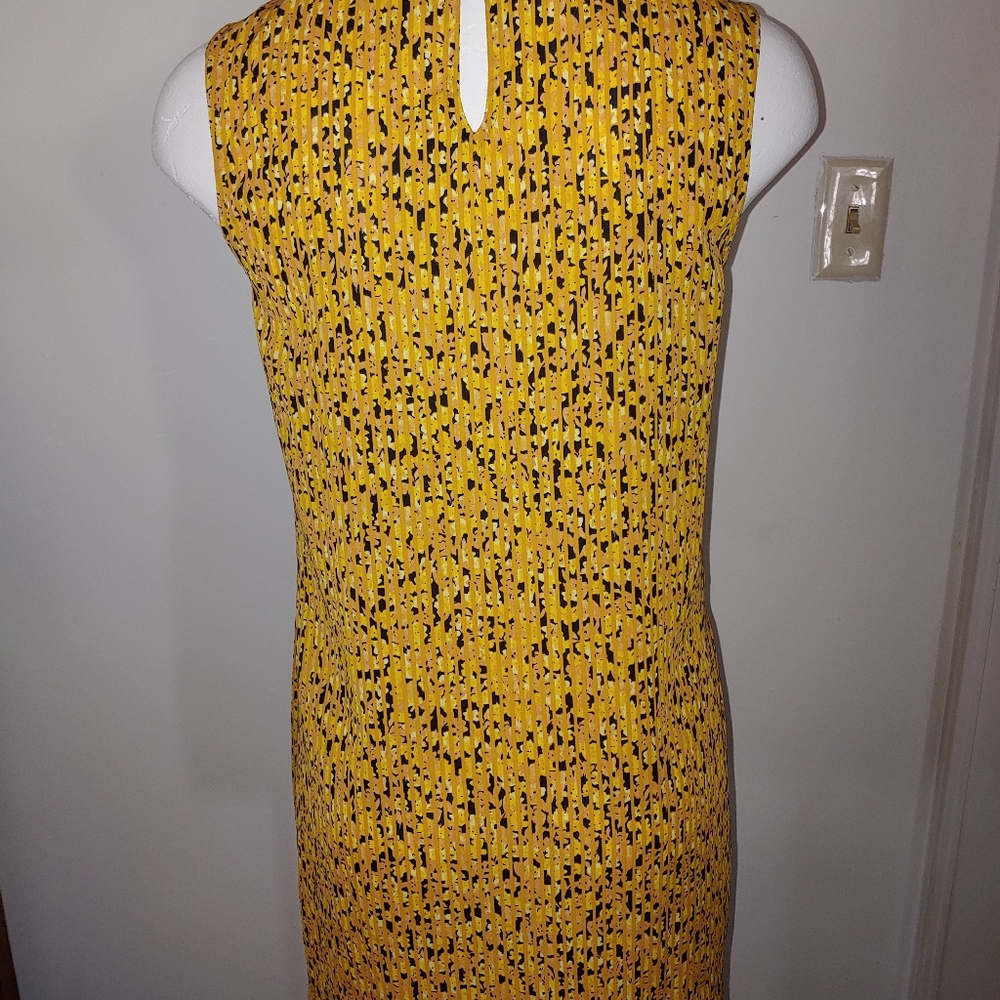 Nine West floral blouse. - Picture 3 of 8